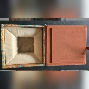 Decorative Jewelry Box with Intricate DesignMultipurpose storage gift box.